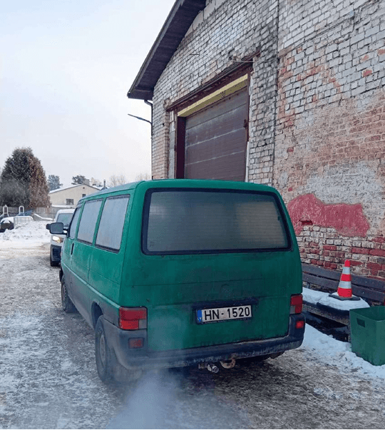 VW Transporter Van (1998) - Movable Property Auction