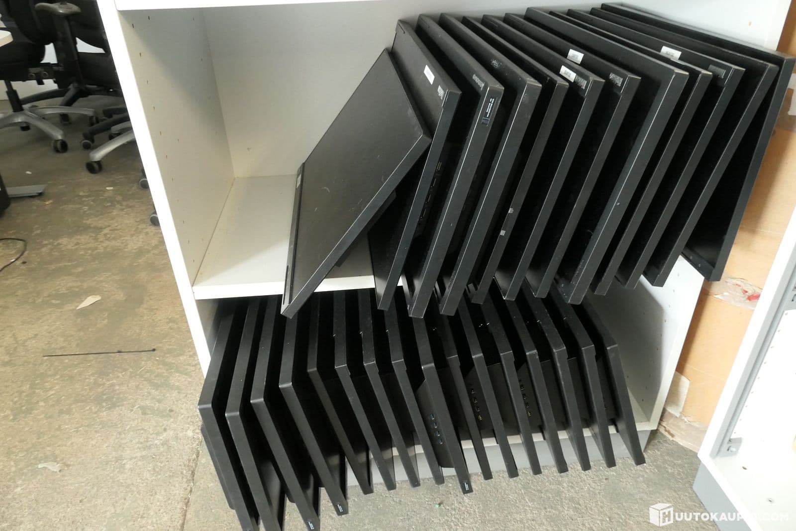 Large display set (32 pcs): Lenovo ThinkVision T22i-10 21.5" + 45x DP cable, Rauma