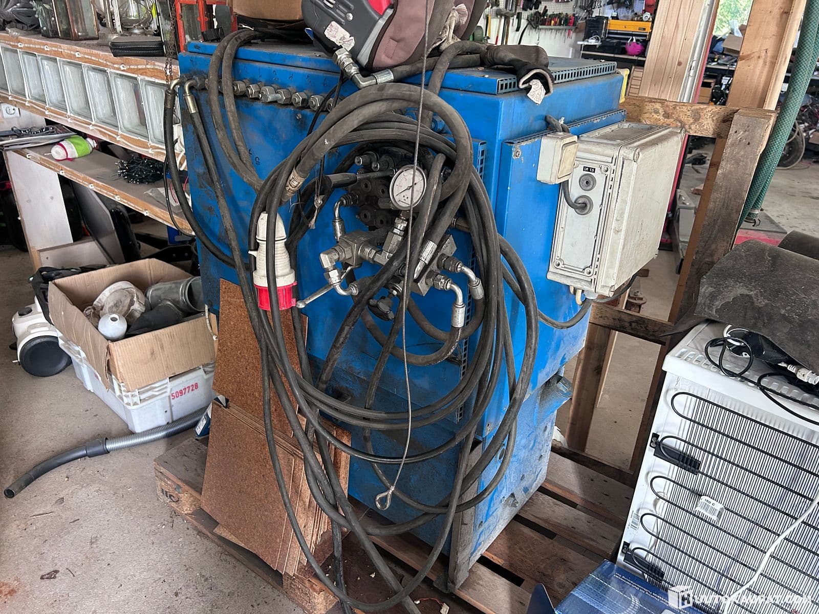 Hydraulic power unit and two cylinders, Somero