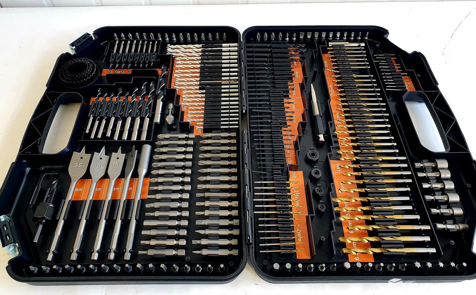 A really big 246-piece case full of drills, screw tips, hole saws, big cock