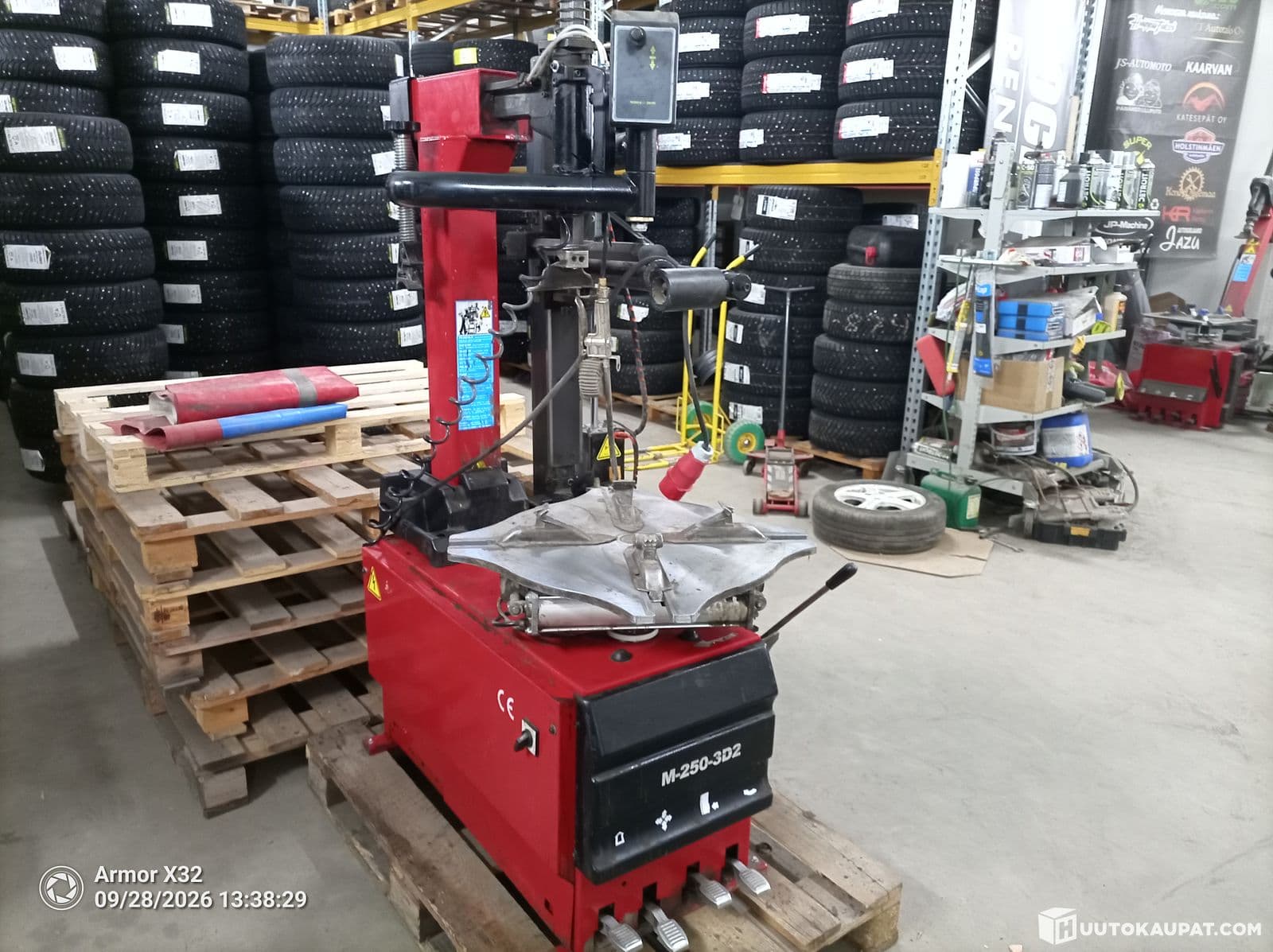 Tyre machine M-250-3D2 large and powerful machine with accessories, Oulu