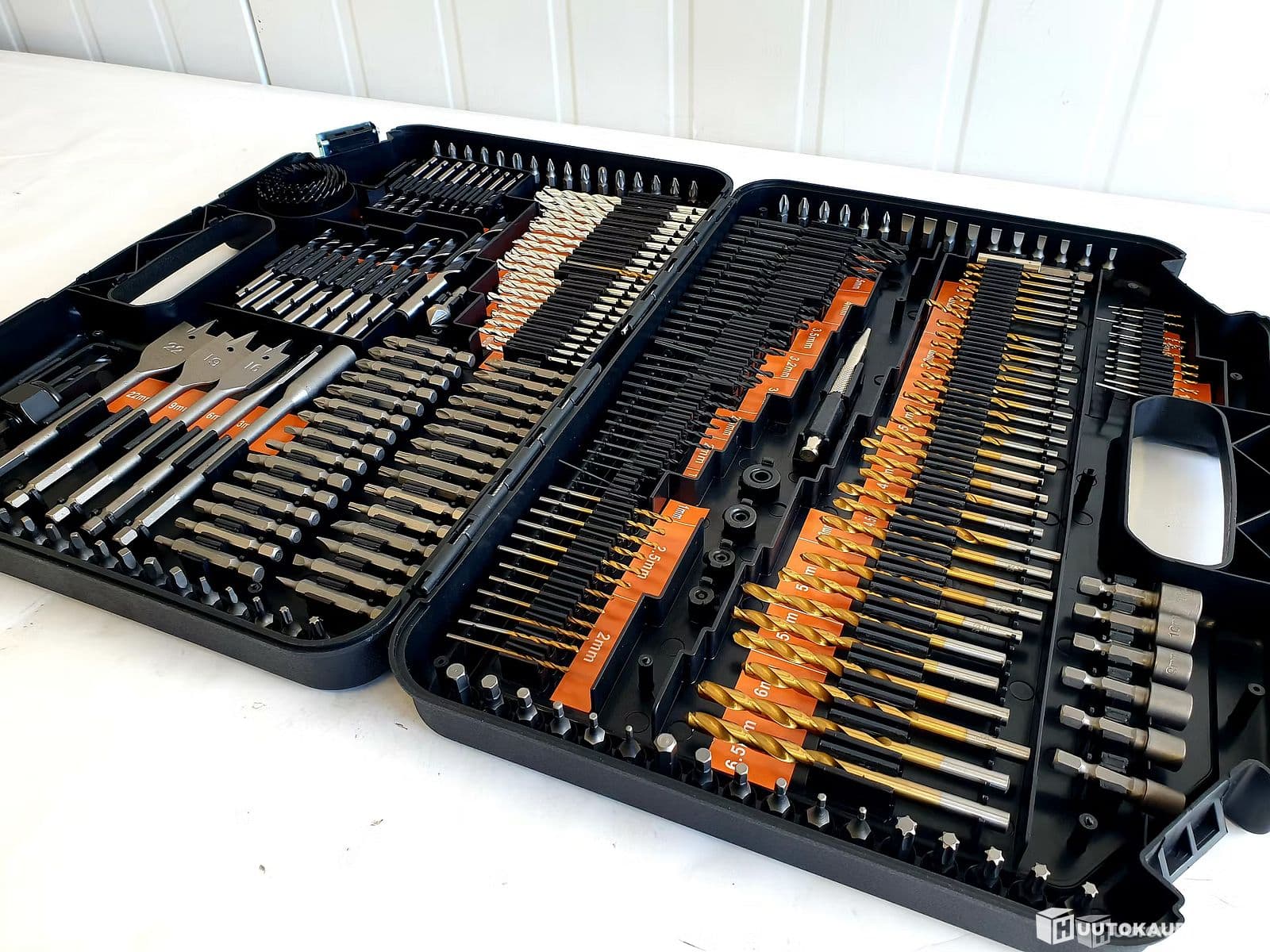 A really big 246-piece case full of drills, screw tips, hole saws, big cock