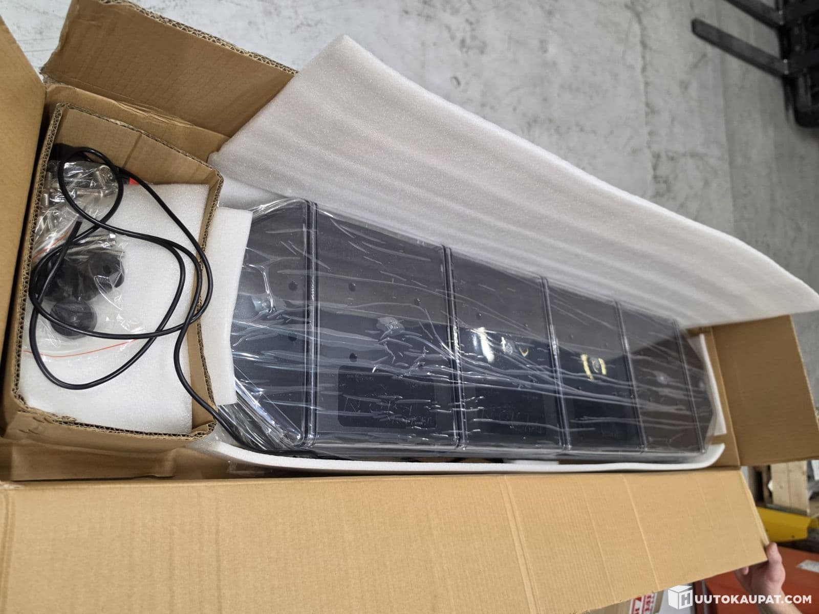 Truck Vision LED lighthouse panel 1149*305*121mm, Loimaa