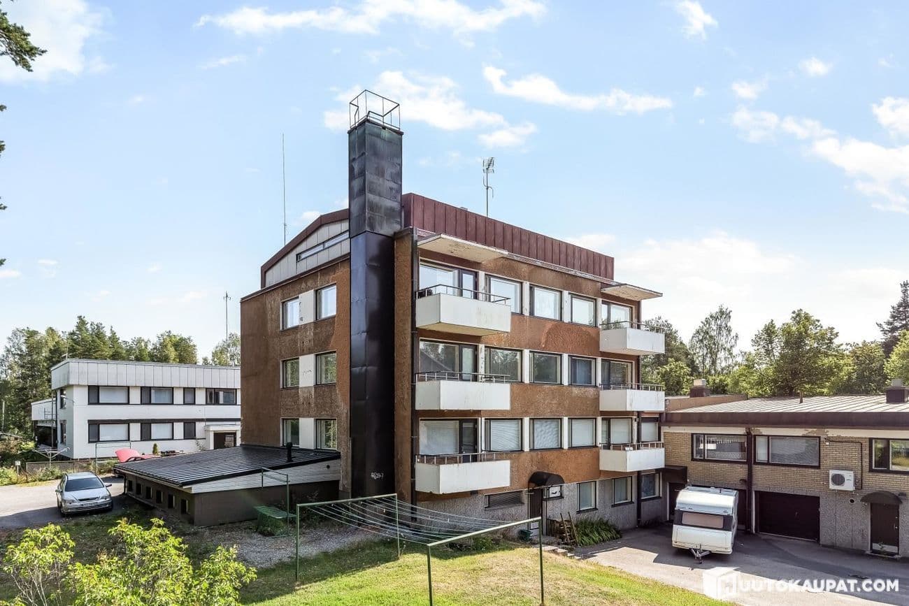 Investment property in Lievestuore | 10 apartments + 3 commercial units | Development potential, Laukaa