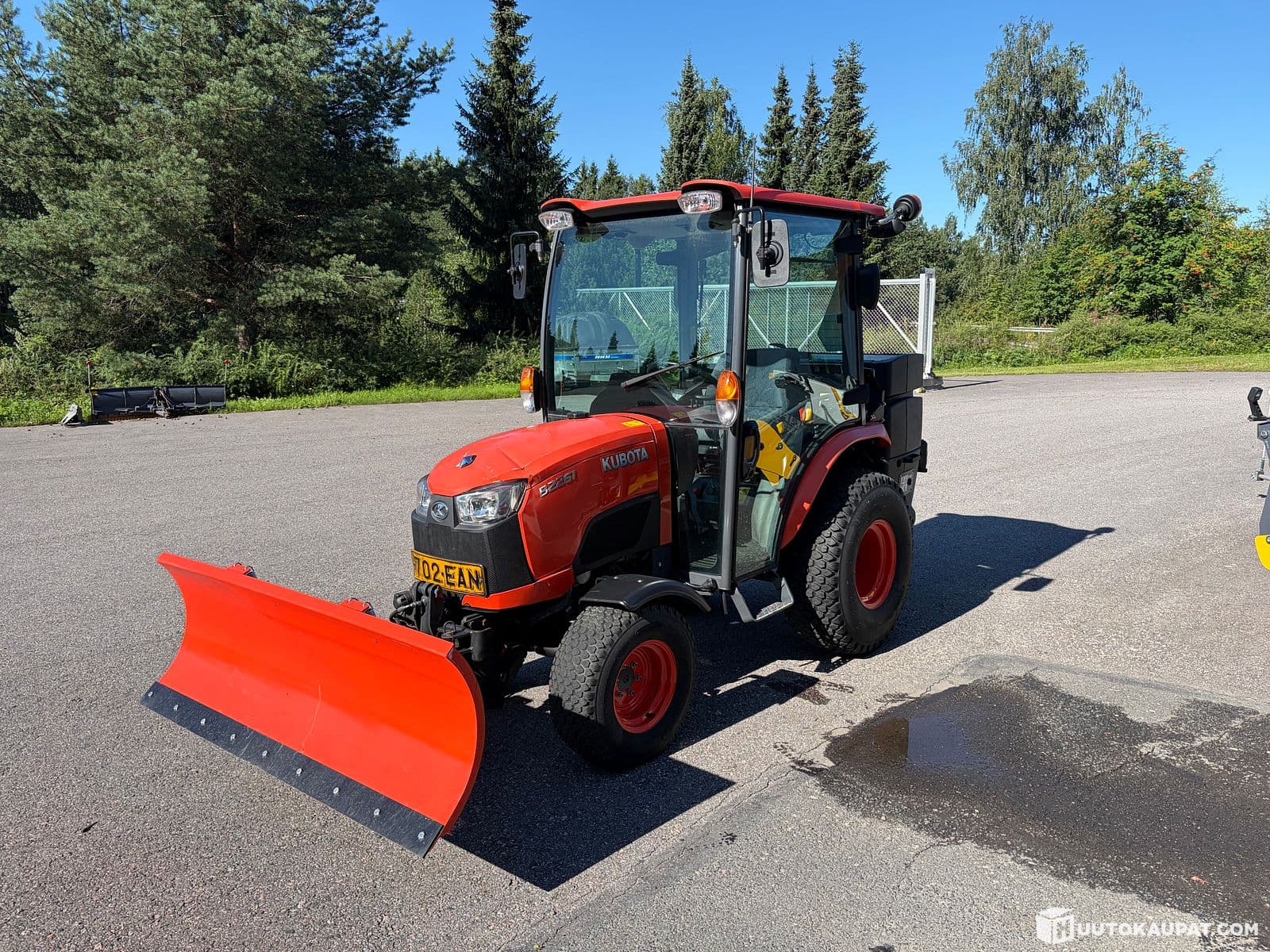 Kubota B2261, Traktori auralla ja hiekottimella, 2018, Nurmijärvi