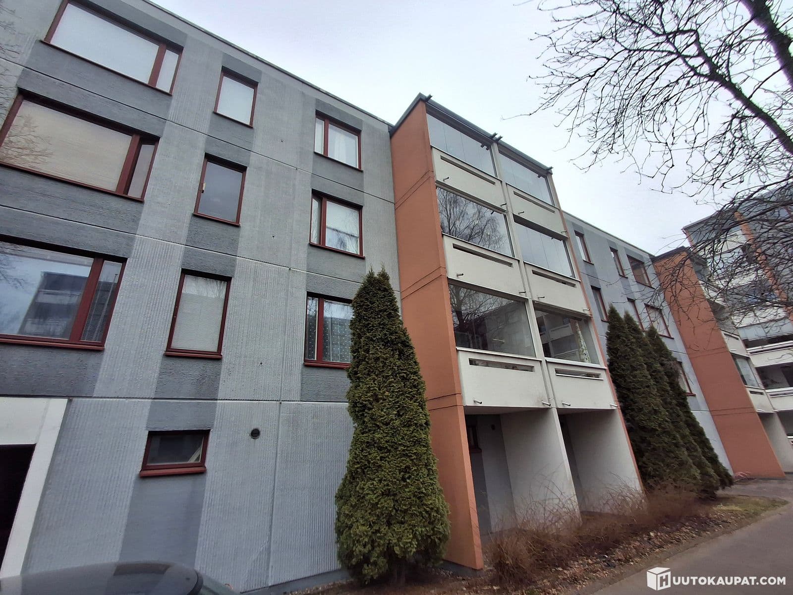Three blocks of apartment (3h+k+kh+parque) in Koivukylä, Vantaa