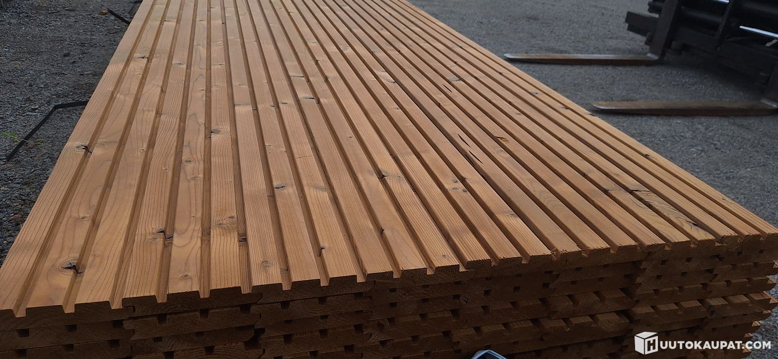 CLEARANCE! 921m/117m² 26x140 heat-treated triple panel, Kankaanpää