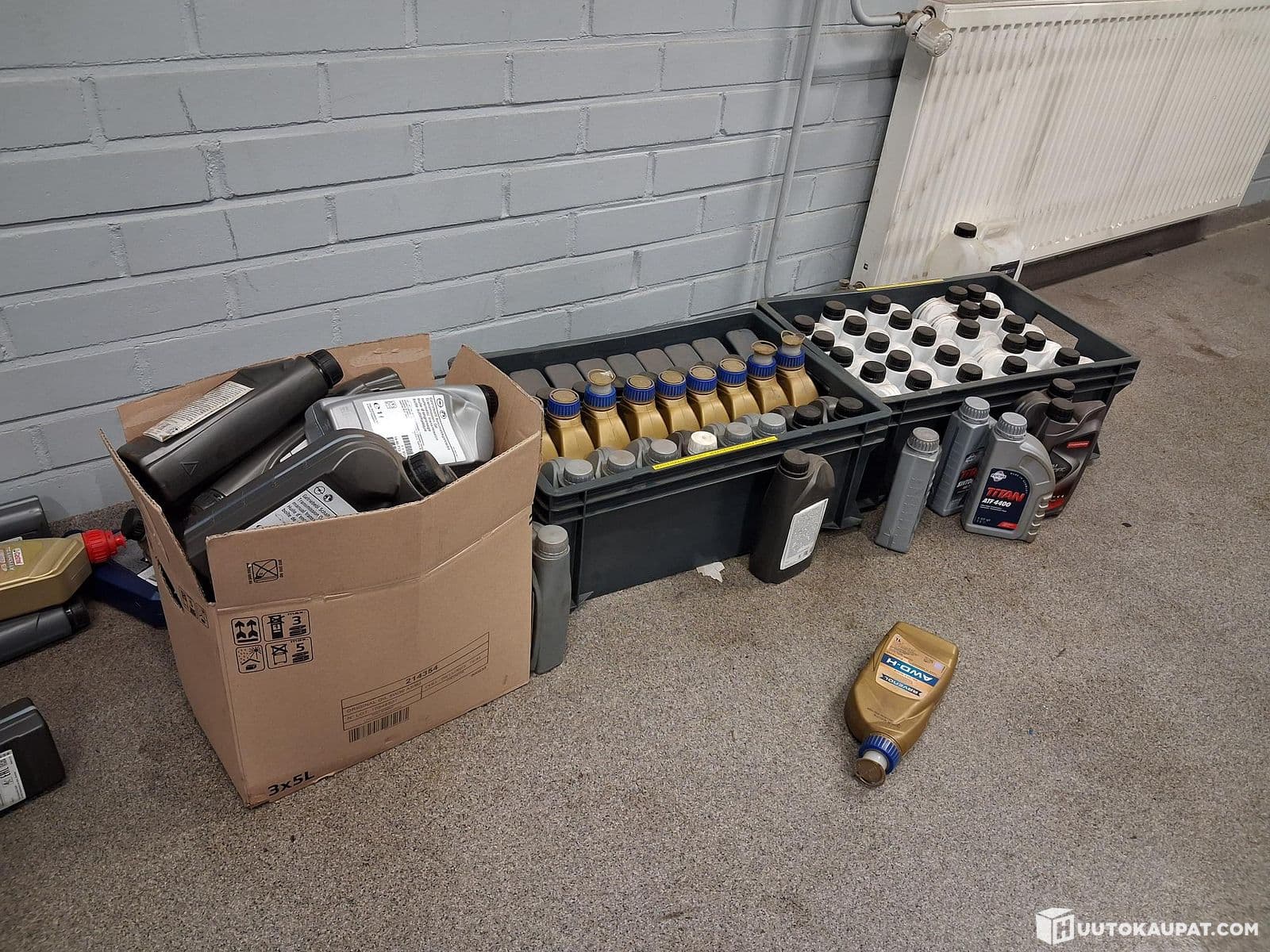 Large batch of transmission oil, cooling fluid and transmission fluid