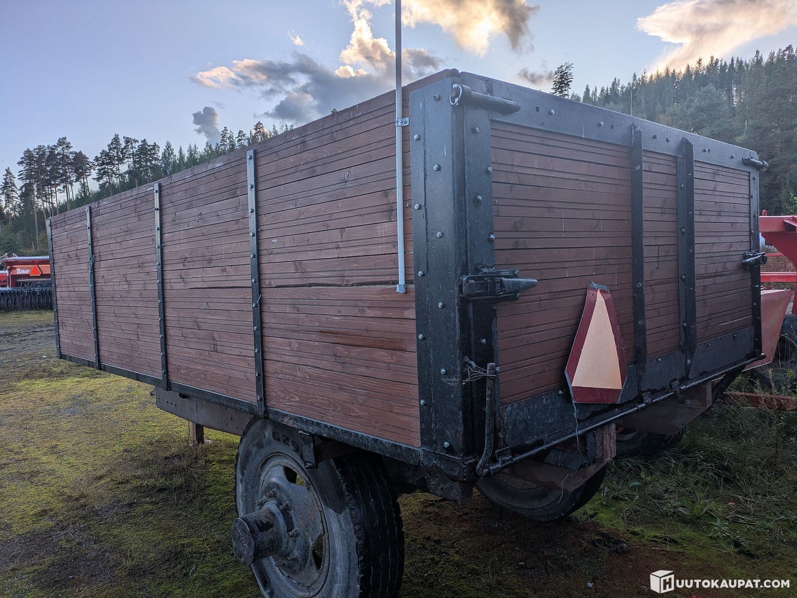 Omavalmiste Kipillinen perävaunu, Hämeenlinna