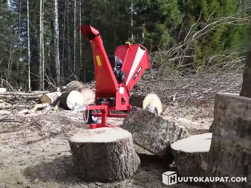 Timco 15 HP Branch Shredder with 120 mm traction capacity. Engine: Ducar 420cc OHV