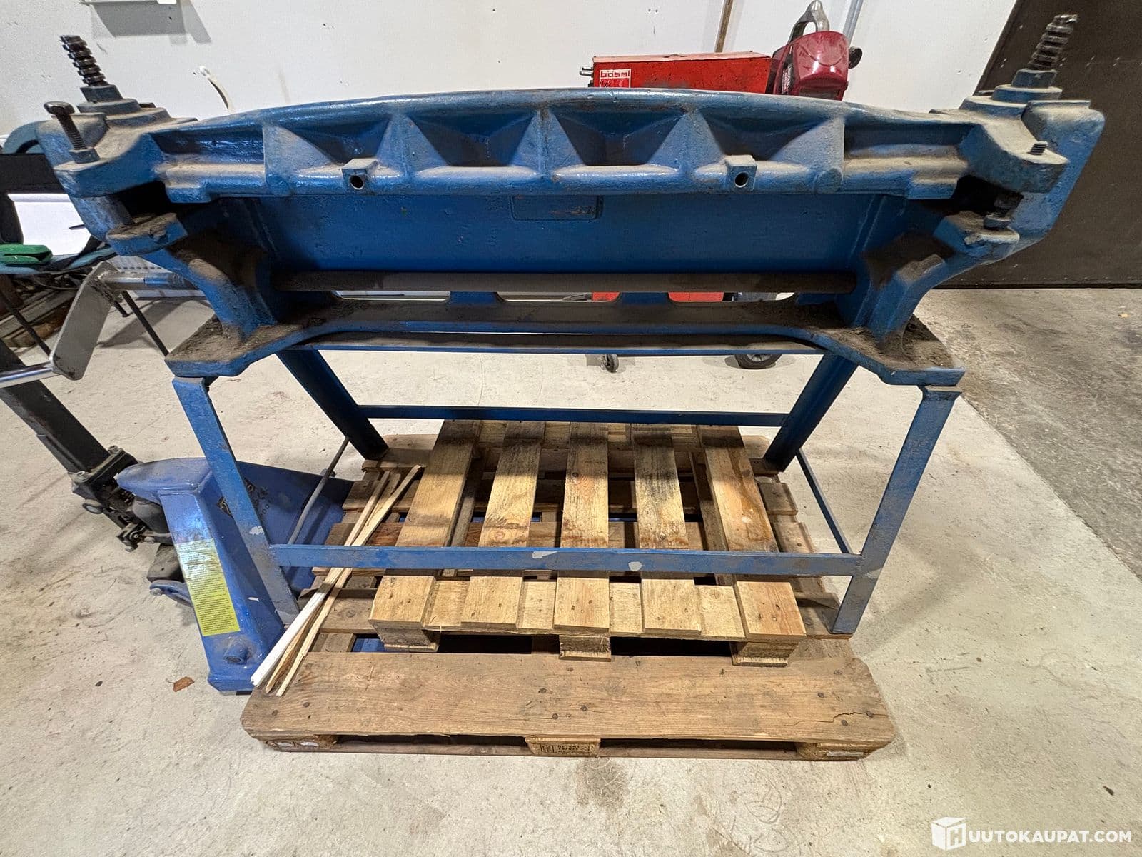 Foot-operated disc bender, casting frame, Lappeenranta