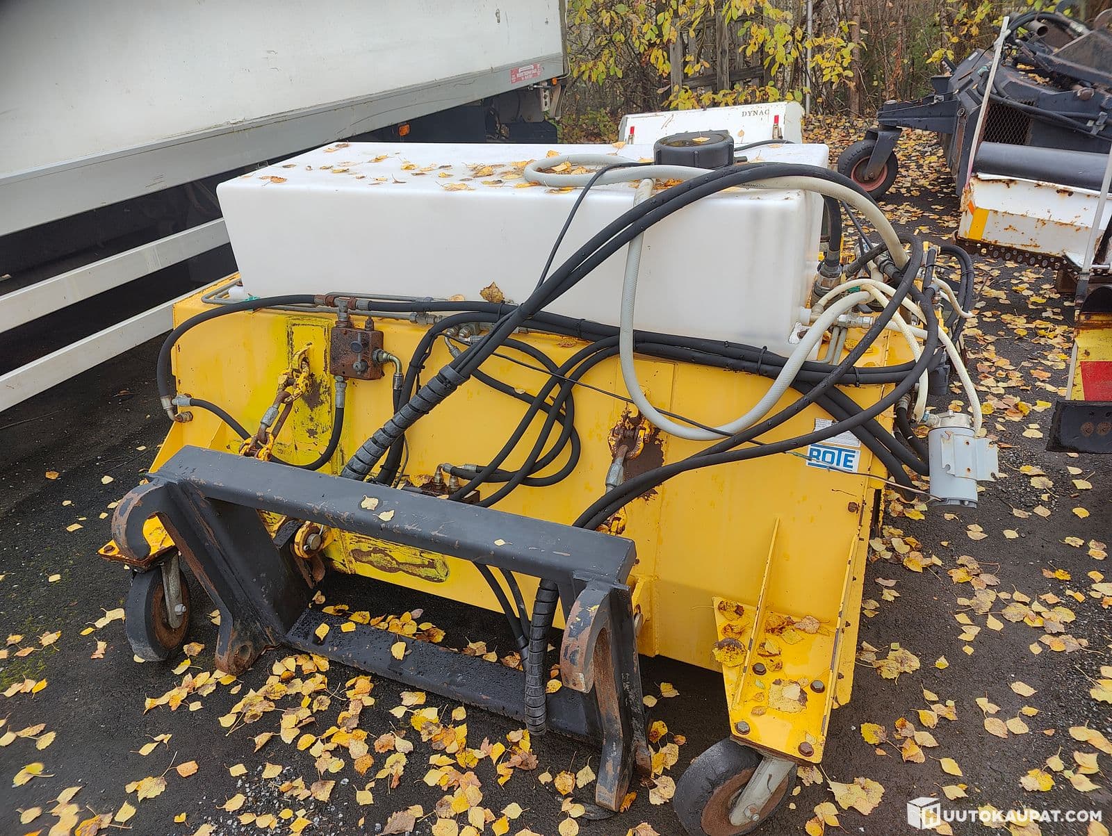 Sweeping device with water tank, Tampere