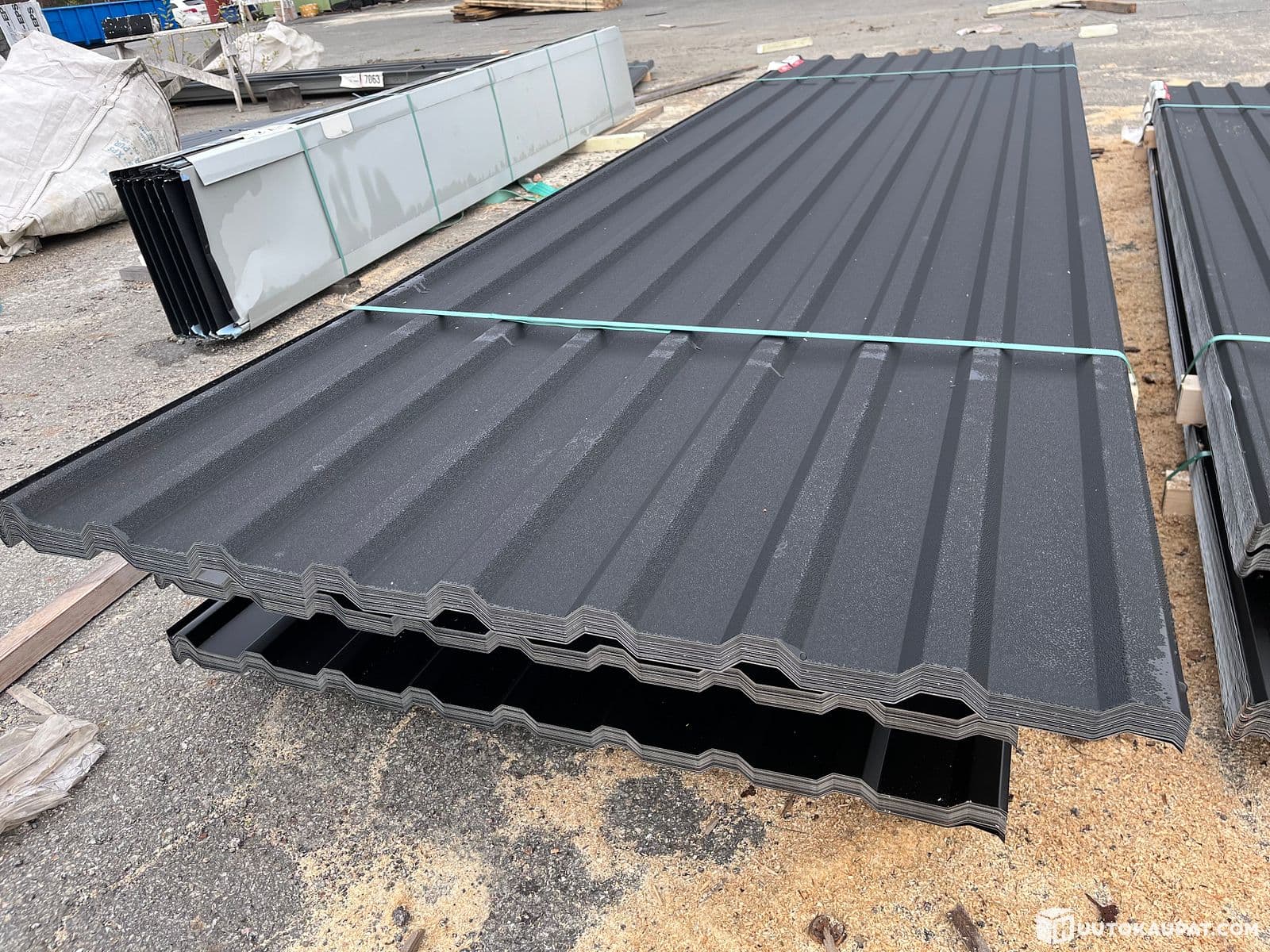 Roof sheet T20 black 174.4 m2 length 4m package 9920, Alavus