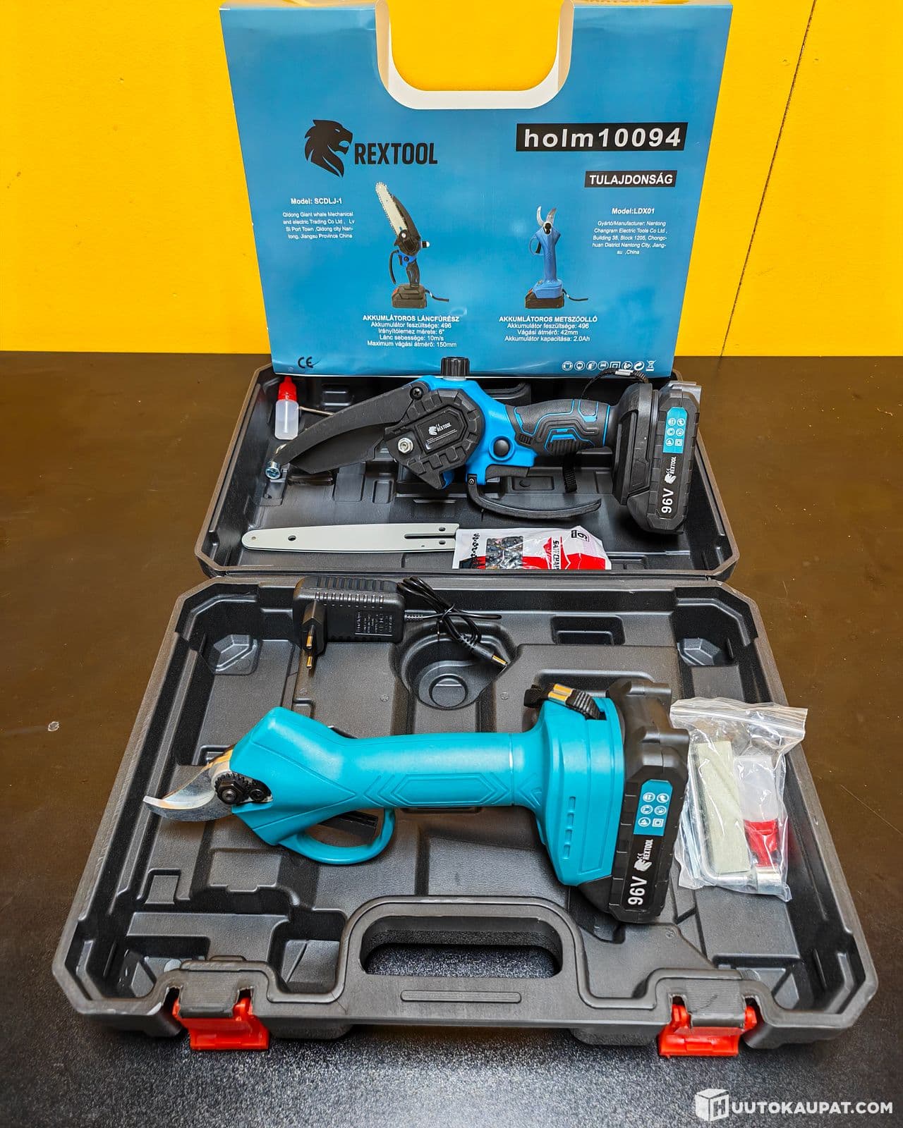 Battery chain saw + battery branch cutter + 2 pieces Lithium hooks + charger + carrier case, Isokyrö