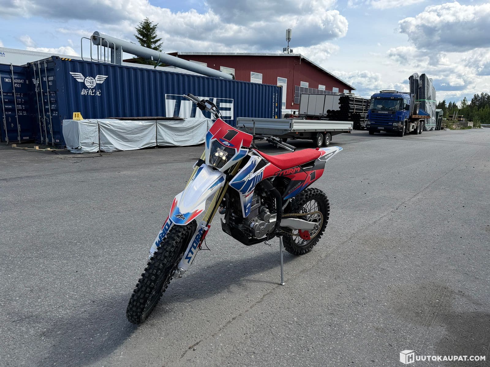Apollo storm 300 cc, Alavus