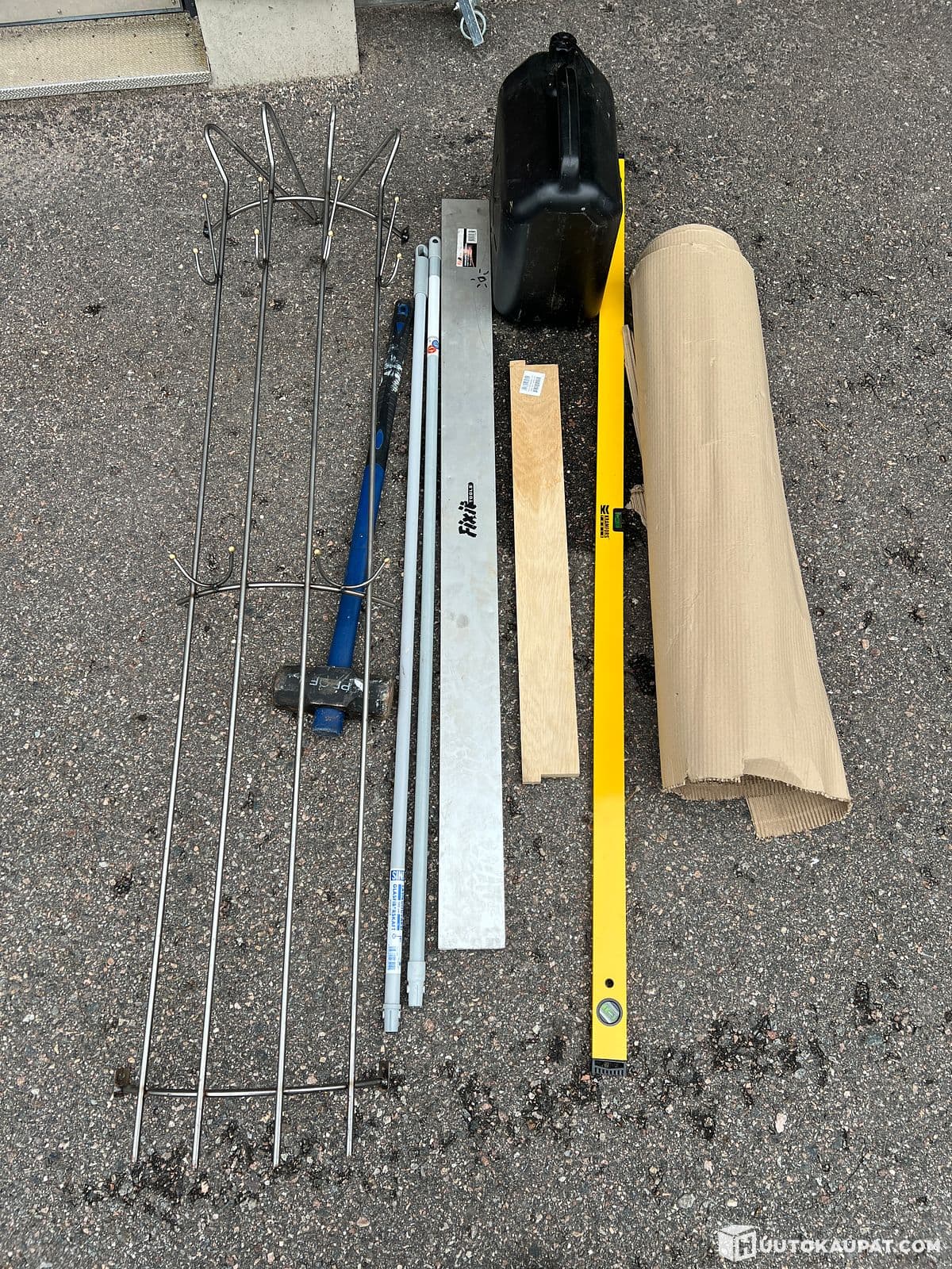 Building tools and accessories