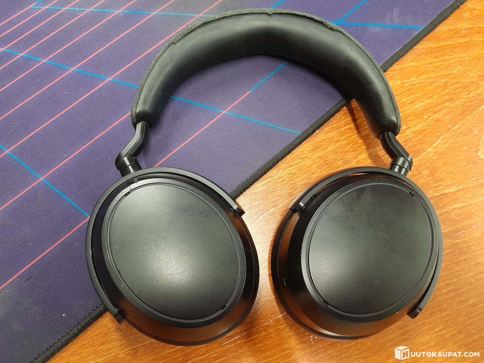 Sennheiser Momentum 4 noise-cancelling headphones, Vantaa