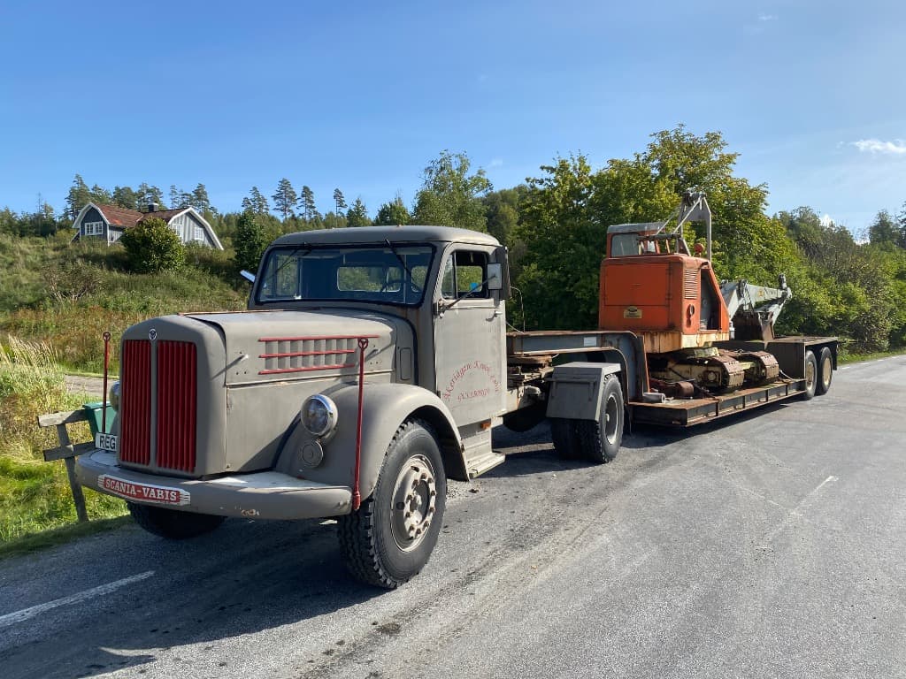 Veteran truck SCANIA Vabis VLS 71 with machine bed and excavator