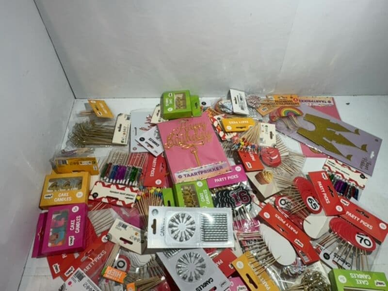Approx. 60x Party articles, new in original packaging