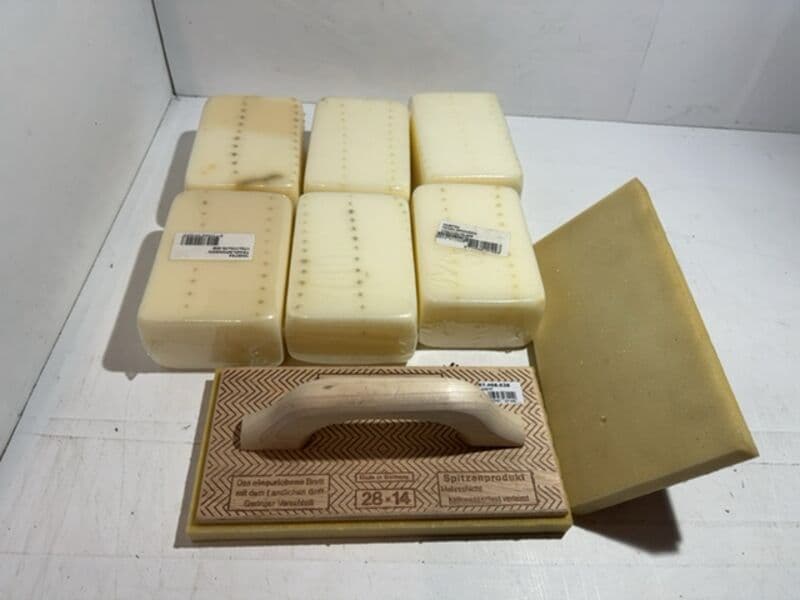 8x Tile sponge and triuso sanding board