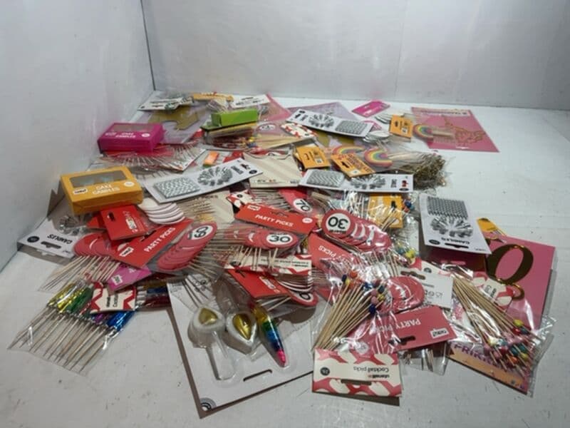 Approx. 70x Party articles, new in original packaging