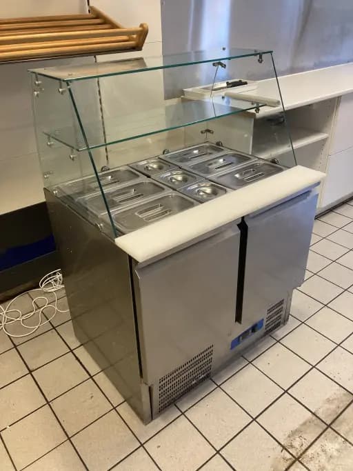 Saladette refrigerated prep table