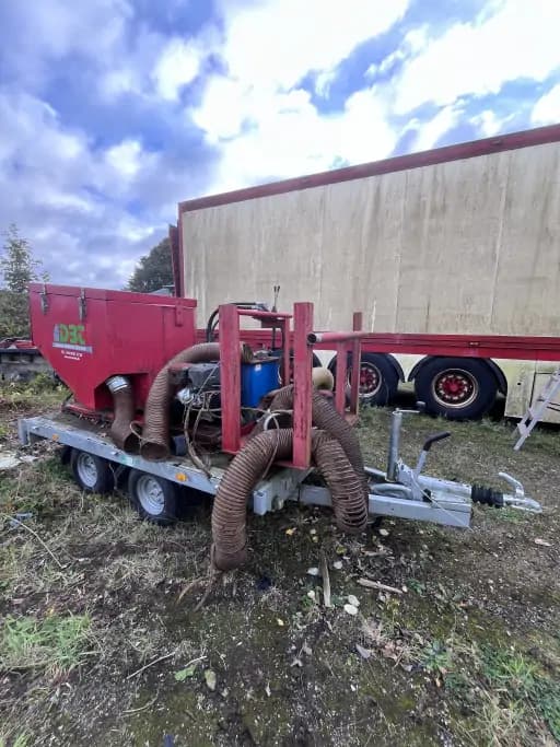 Mobile suction unit on trailer