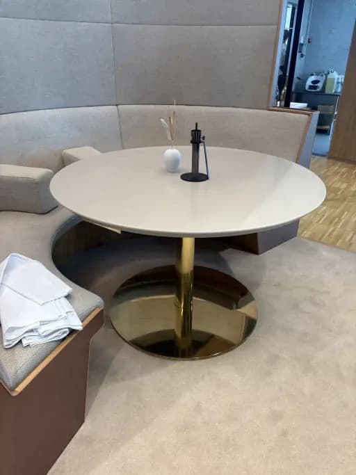 Round dining table by Jesper Kock