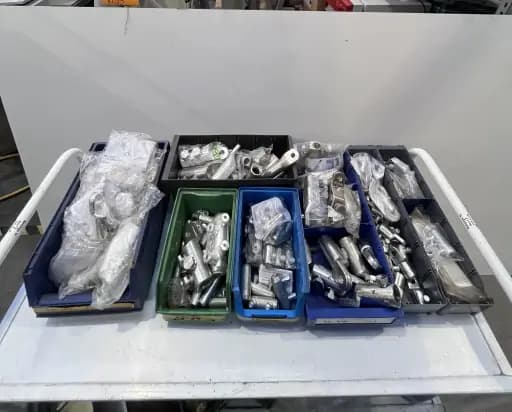 Cable lugs in sorting boxes