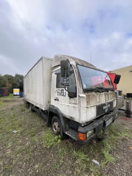 Truck MAN with closed box