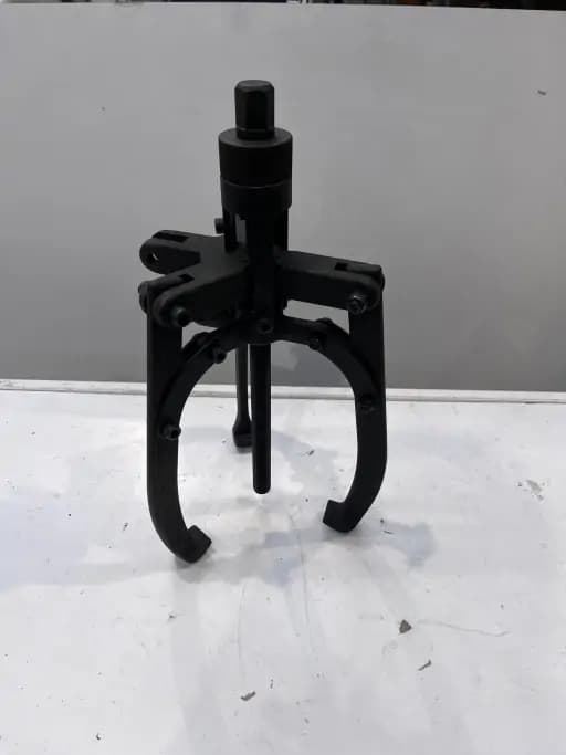 Three-arm bearing puller