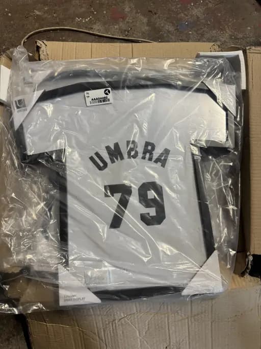 6x Umbra T-Frame T-Shirt Frames