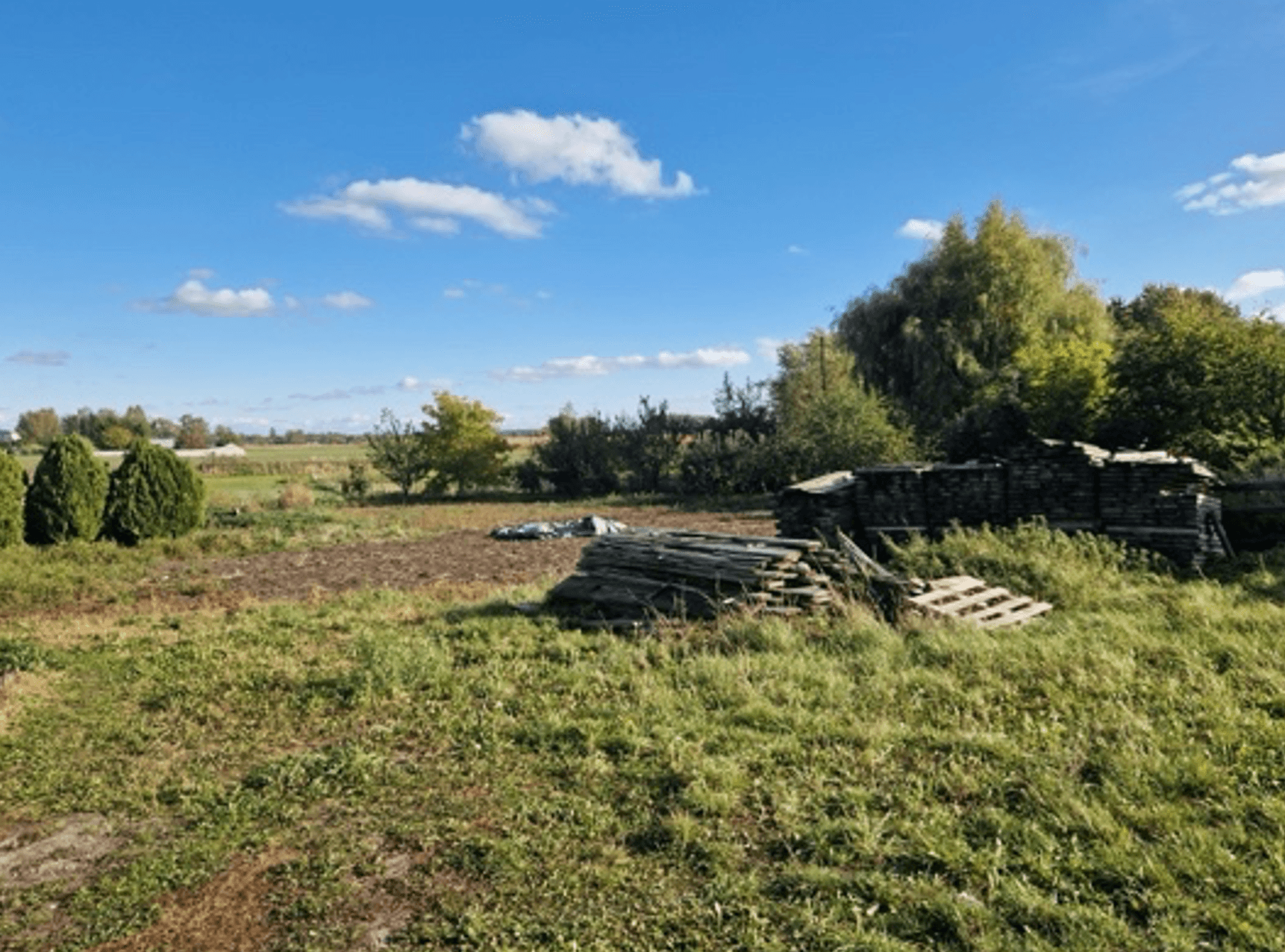 The syndicate announces a competition for the sale of a share of 1⁄2 in the property rights of unbuilt land property