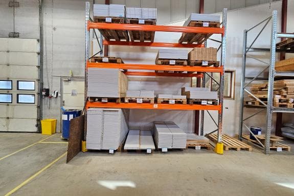Pallereol Lager Systemer - bredde ca. 3,7 m - høyde ca. 4,0 m - dybde ca. 1,1 m