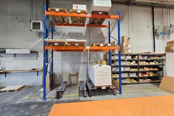 Pallereol - bredde ca. 3,4 m - høyde ca. 3,9 m - dybde ca. 1,1 m