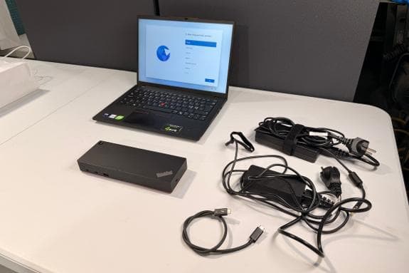 2025 Lenovo ThinkPad T14 Gen 5 – Intel Core Ultra 5 , 14" bærbar PC med dokkingstasjon