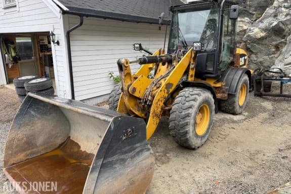 2012 CAT 908H hjullaster med ABL-skuff – 5288 timer