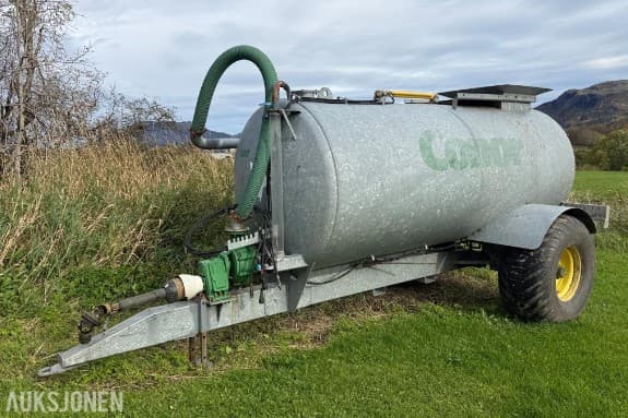 Gjødselvogn 7500 liter m/ PTO-drevet pumpe og brede dekk