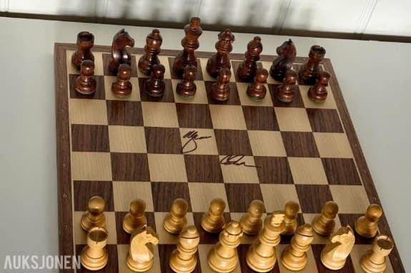 2026 Sjakkbrett - Signert av Magnus Carlsen - Veldedighetsauksjon Mental helse uka 2026