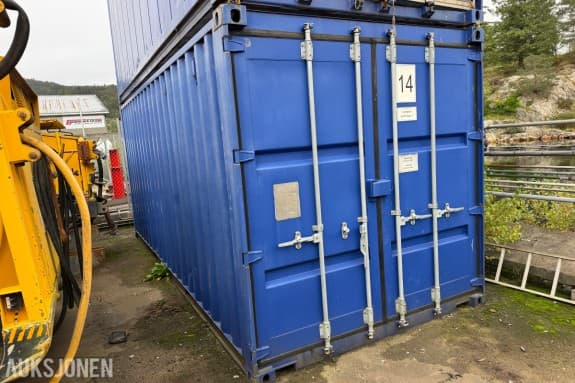 2012 20 FOTS CONTAINER MED REOLER, STRØMINNTAK, RØR OG DELER