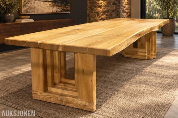Unikt spisebord 《Ildrik》i massiv alm fra Hardanger – 325 × 126 cm