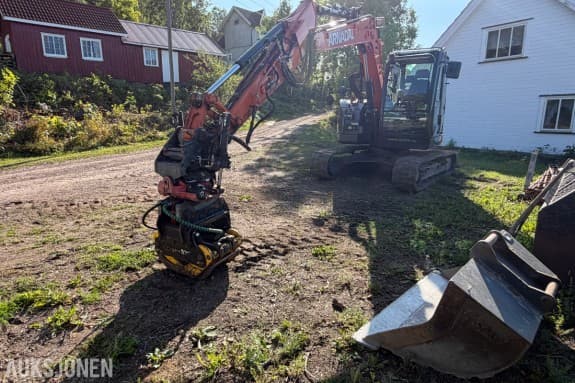 2021 Hitachi ZX85US-6 beltegraver - 4 116 timer - Rototilt R3 tiltrotator - Novatron Xsite PRO maskinstyring - dozerblad og 3 skuffer