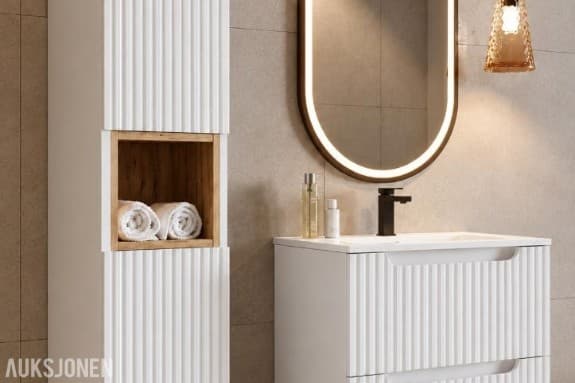 Komplett baderomsmøbelsett NOVA WHITE 60 cm Slim – høyskap, LED-speil og overskap, armatur