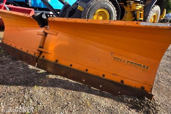 2018 Tellefsdal VPL 3000 brøyteskjær produsert av Aebi Schmidt Norge. BM Feste