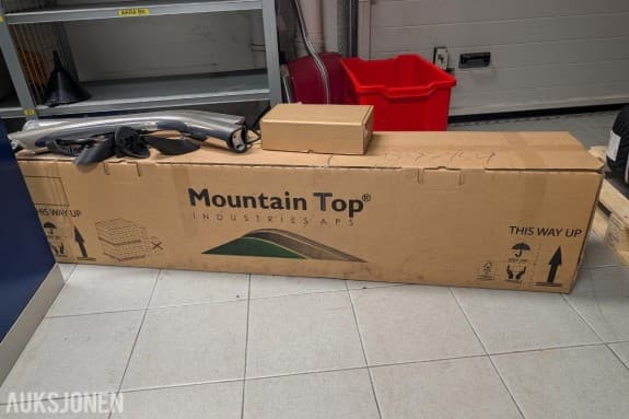 2020 Mountain Top Isuzu D-Max Mountain Top Roll