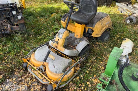 Stiga Park 123 HST Sitteklipper med frontmontert klippeaggregat