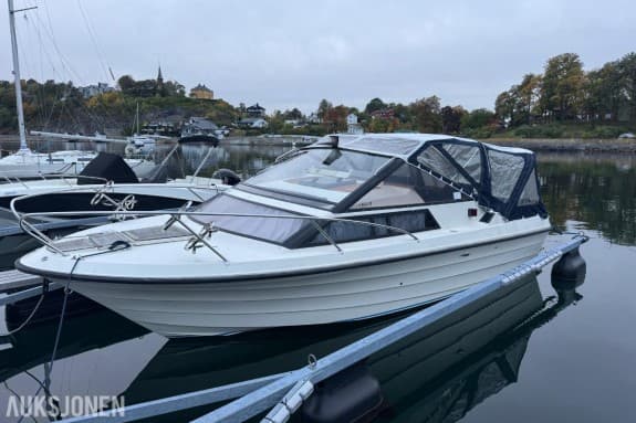 Draco 24 Styling båt med rep objekt Mercruiser 200 hk motor - ingen minstepris