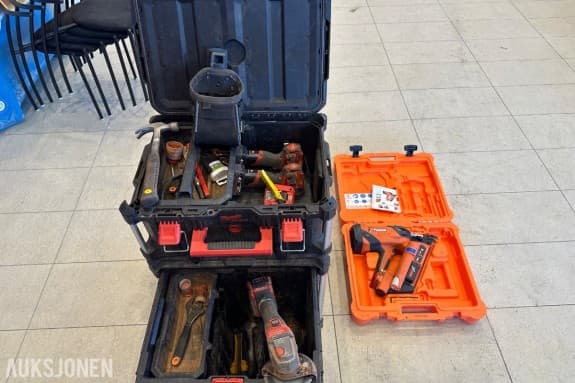 Verktøyparti med Milwaukee M18, Paslode spikerpistol og verktøyvogn
