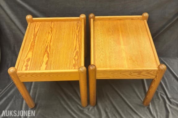 Matchet par svenske KJW sidebord i massiv furu – 1960/ 1970-tallet
