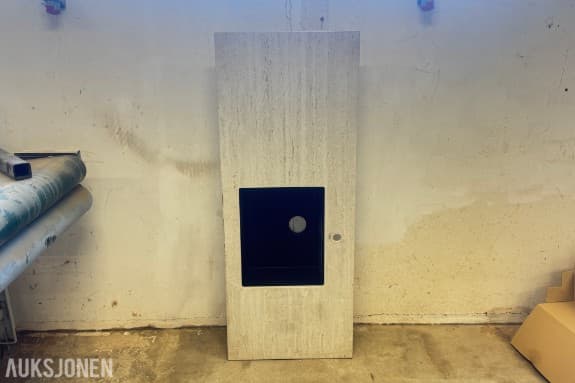 Benkeplate i stein med integrert sort kjøkkenvask – ca. 156 x 60 cm